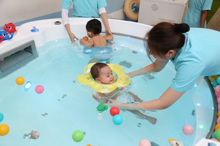 baby swimming in the pool 